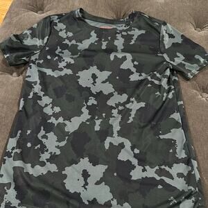 Cat & jack army print quick dry shirt size 12/14 large